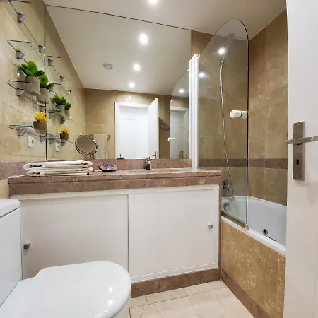 Luxury With Parking And Near Metro Lejlighed