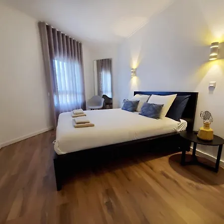 Luxury With Parking And Near Metro Lejlighed