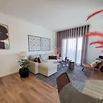 Luxury With Parking And Near Metro ליסבון