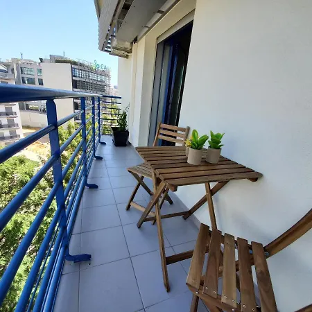 Luxury With Parking And Near Metro Διαμέρισμα *