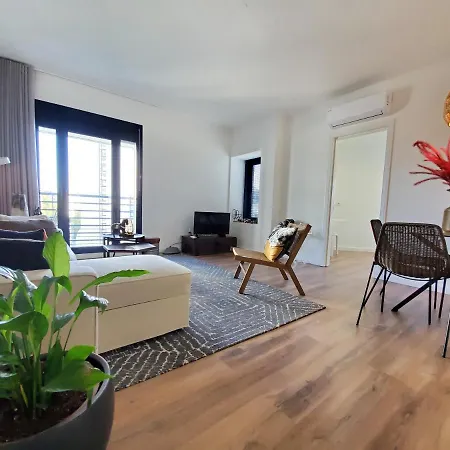 Luxury With Parking And Near Metro