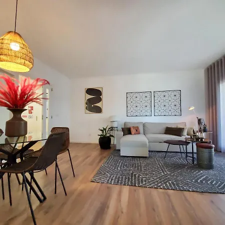 Luxury With Parking And Near Metro